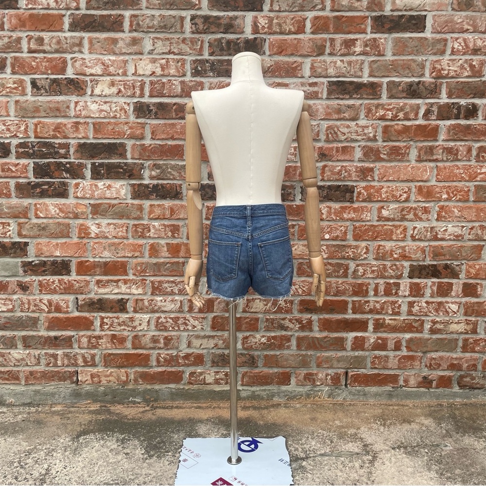 Universal Thread distressed blue jean shorts / size 2/26 / Excellent condition - Picture 13 of 16